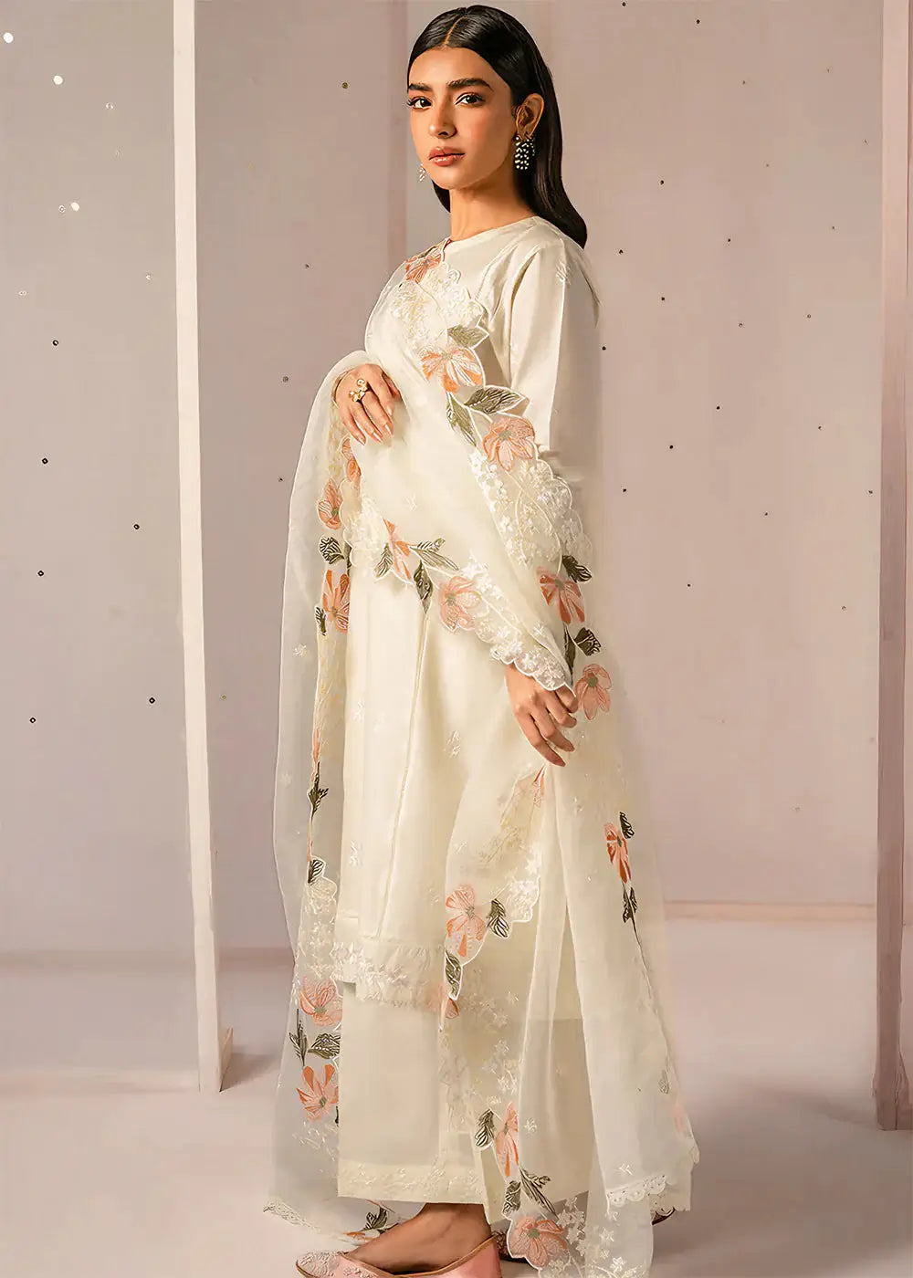 Lawn 3PC Zarmeen & Emaan Premium Code: 643 GULFATIMA